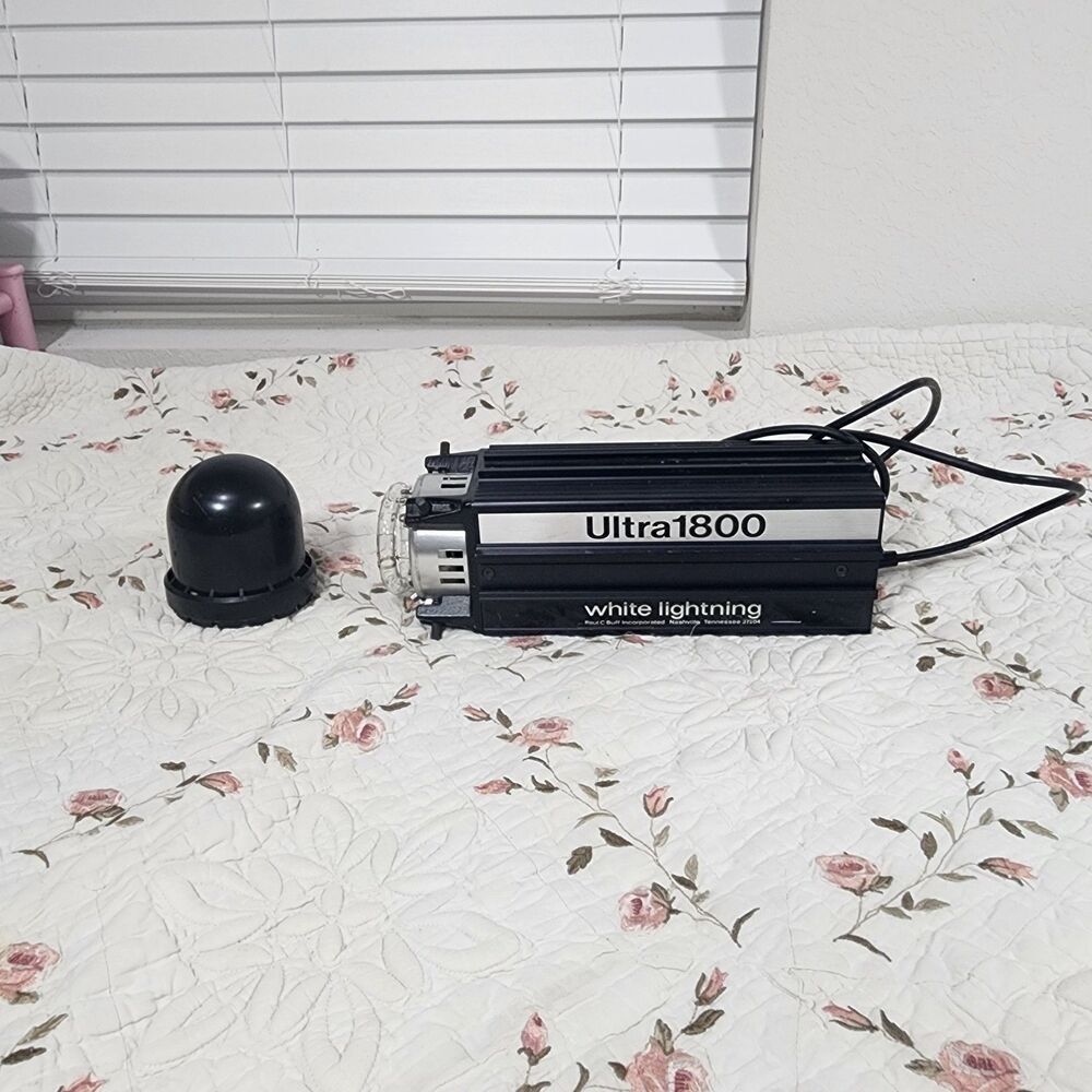• Paul C. Buff White Lightning Ultra 1800 Monolight Studio Strobe Flash w/ Cover